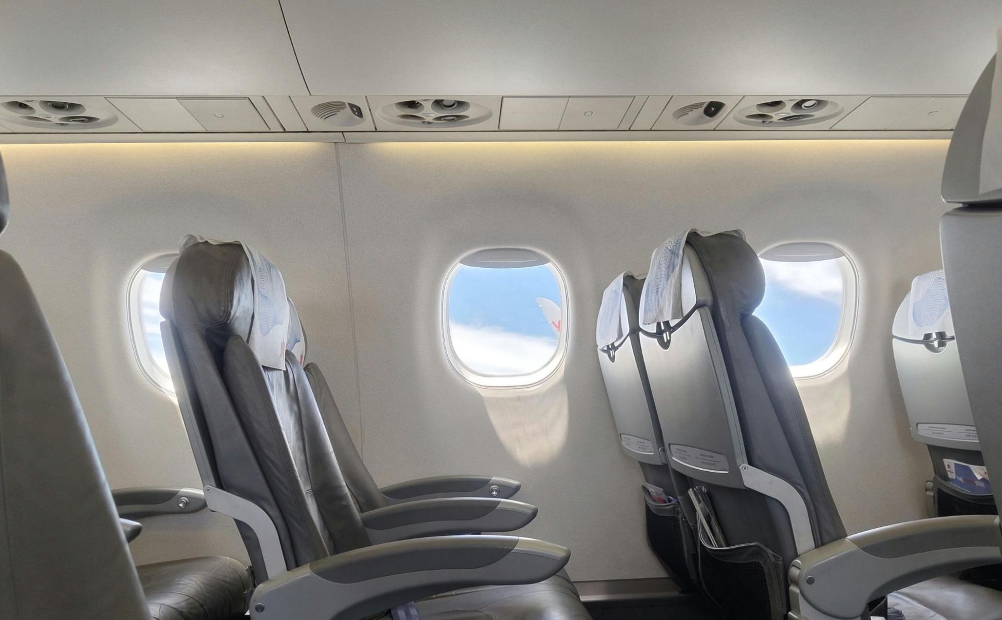 Business class seat with lie-flat bed